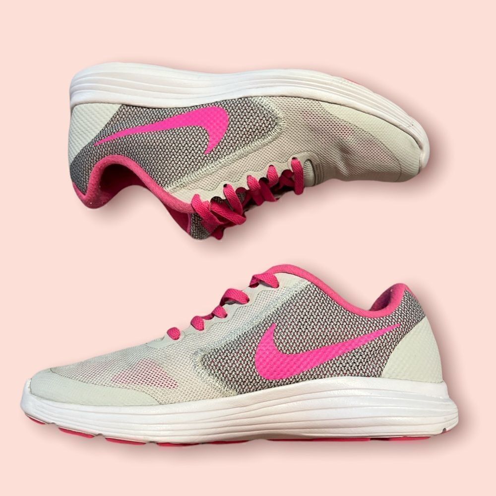 Nike Revolution 3 Womens 7 Grey Hot Pink